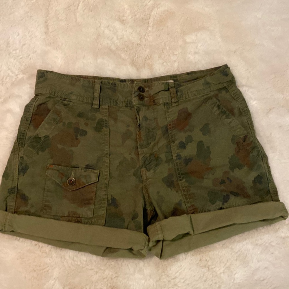 Anthropologie the wanderer Camo shorts Sz 28
